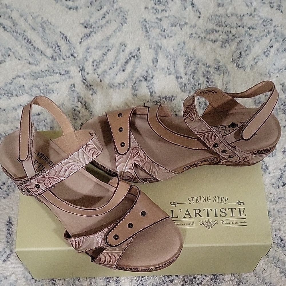 L'ARTISTE Sandals
